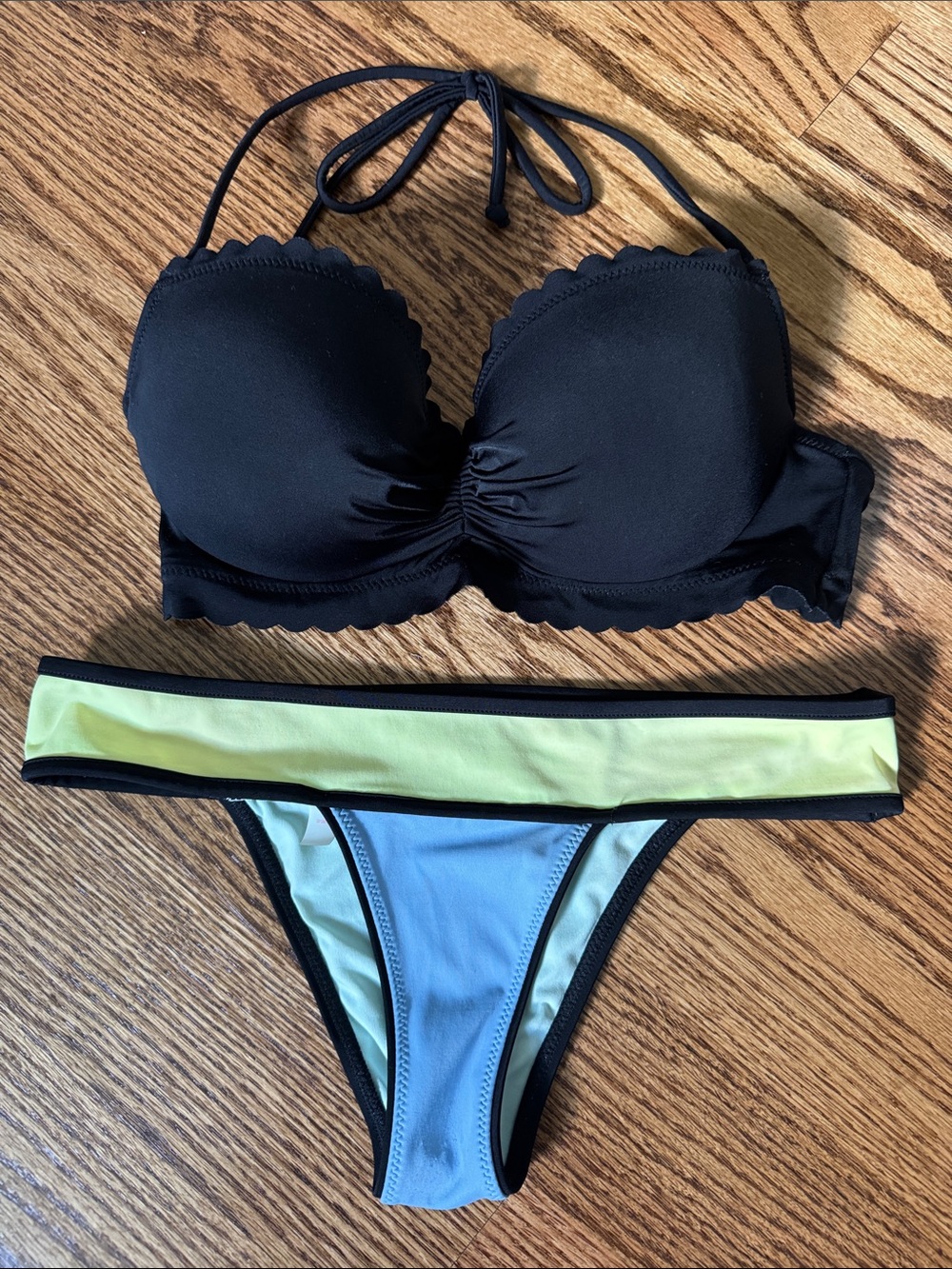 Victorias Secret 2 Piece Bikini Halter Top & Itsy Bitsy Bottom 32C XS READ